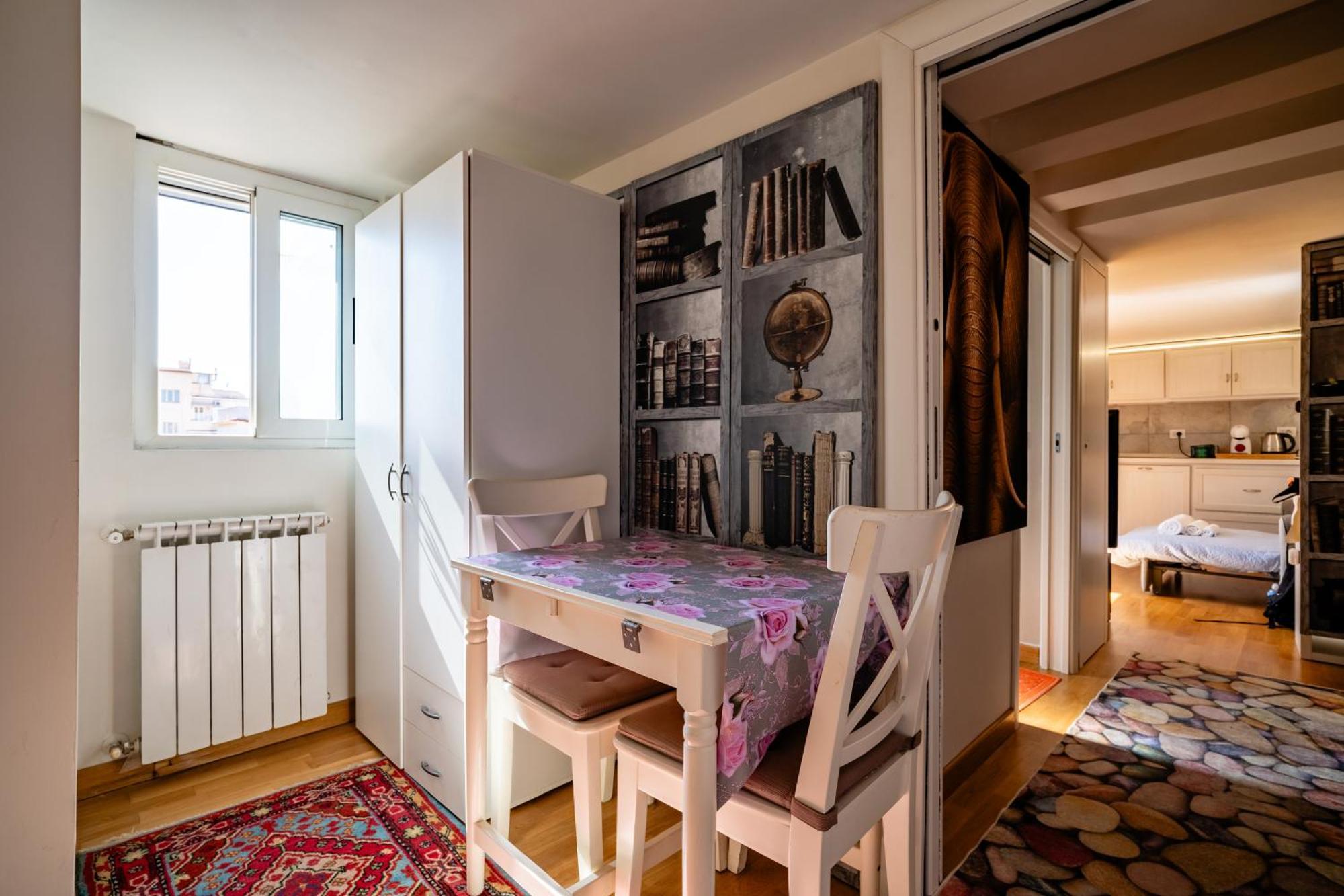 Vatican In Apartment Rom